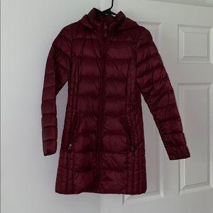 Lightweight down maroon jacket